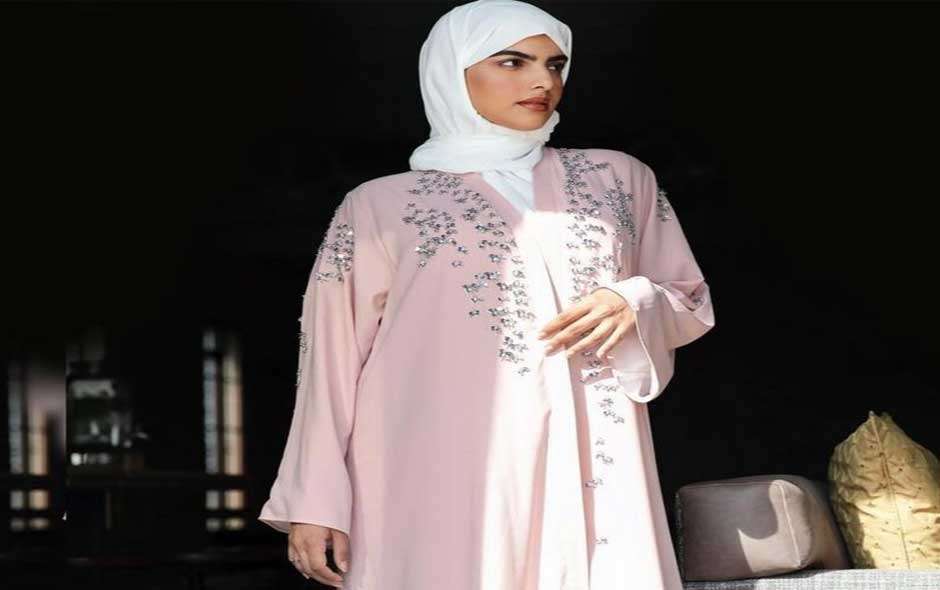 الدار البيضاء اليوم  - موديلات متنوعة لعبايات خليجية باللون الزهري
