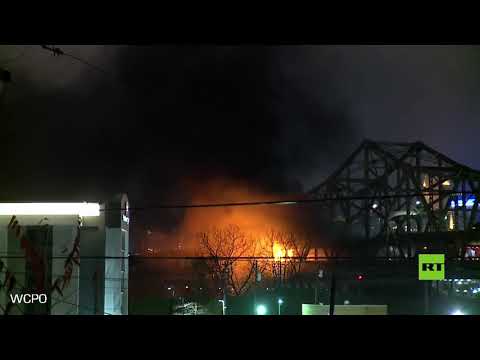اندلاع حريق هائل في جسر يربط بين كينتوكي وأهايو الأميركيتين