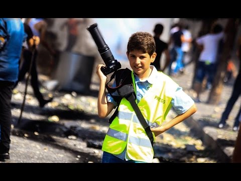 الفلسطيني أسامة صحفي في الثالثة عشر  من عمره