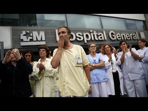 العاملون في المجال الصحي يتظاهرون في إسبانيا