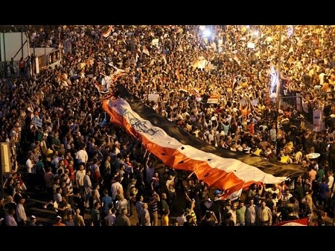 آلاف المتظاهرين يحتشدون في ساحة التحرير