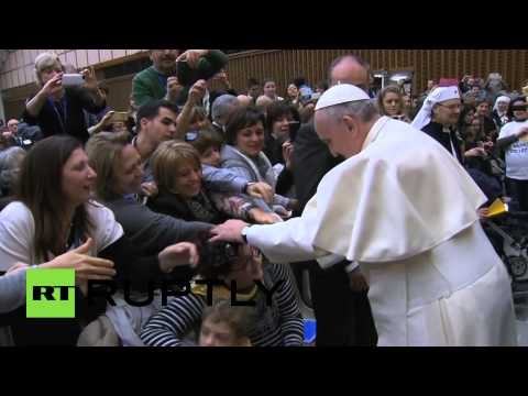 البابا فرنسيس يلتقي أطفالًا مصابين بالتوحد