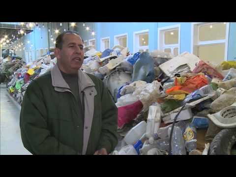 معرض للتعريف بمضار النفايات البلاستيكيَّة في الأردن