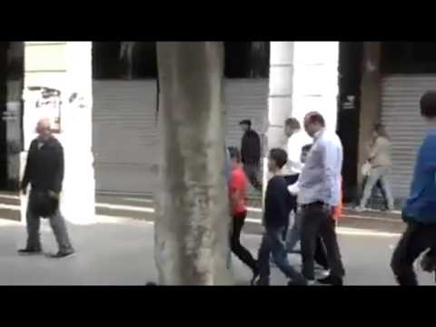 شاهد الملك محمد السادس وابنه الأمير الحسن في شوارع تونس