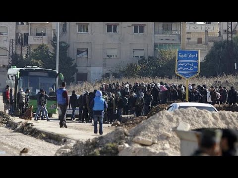 فيديو خروج مقاتلين ومدنيين من آخر الأحياء المحاصرة في حمص