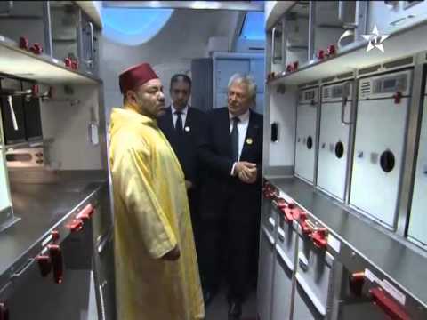 محمد السادس يشهد تقديم طائرة بوينغ 787
