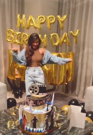 إطلالة ساحرة وجذابة للفنانة اللبنانية لنادين نجيم في عيد ميلادها