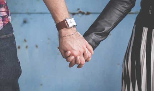 الدار البيضاء اليوم  - استراتيجيات فعّالة للتعامل مع الزوج الصامت وكسر حاجز الصمت لفتح حوار مثمر